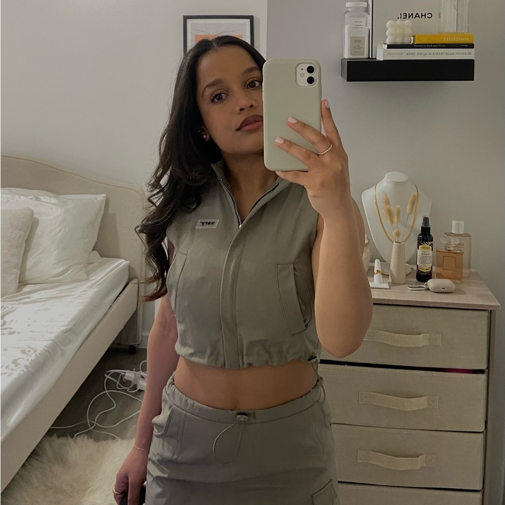 Gray Sleeveless Crop Top and Skirt Set